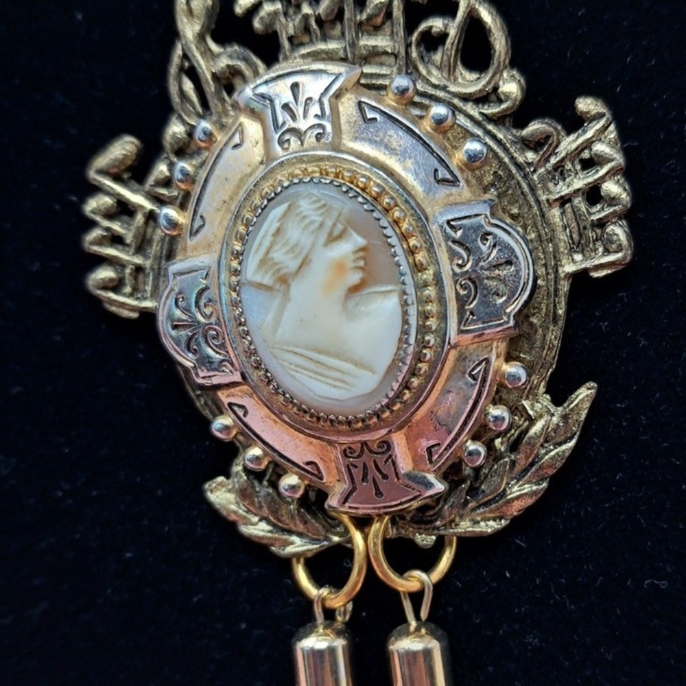 Cameo‎ Locket Necklace Musical Notes Tassel Pendant Gold Tone 24 inch
